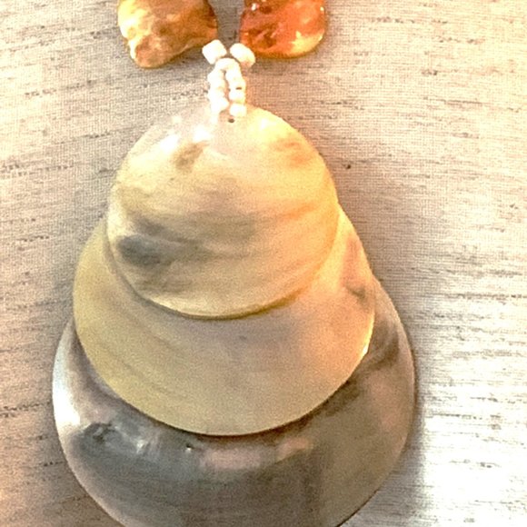 New (without tag) Layered Shell Statement Necklace - Picture 2 of 6